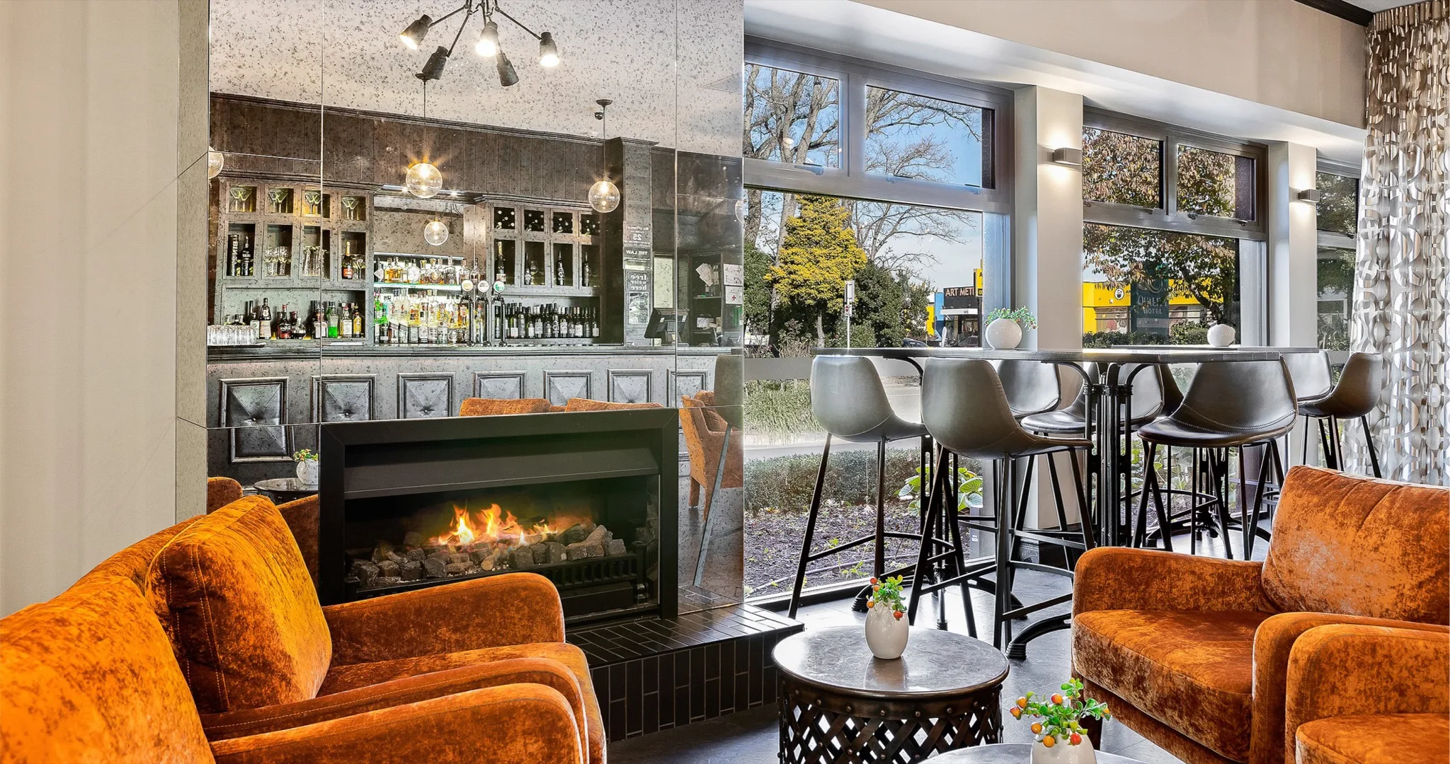Hotel Elms bar and lounge area